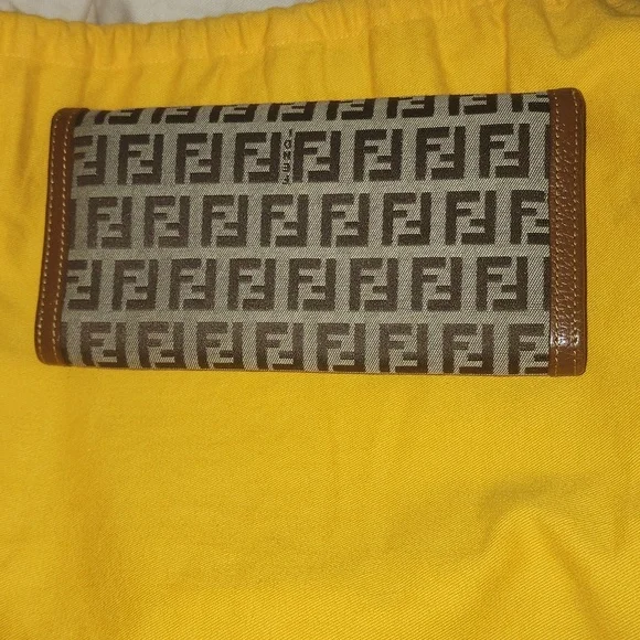 ✅️100% Authentic Fendi Wallet - Picture 6 of 8